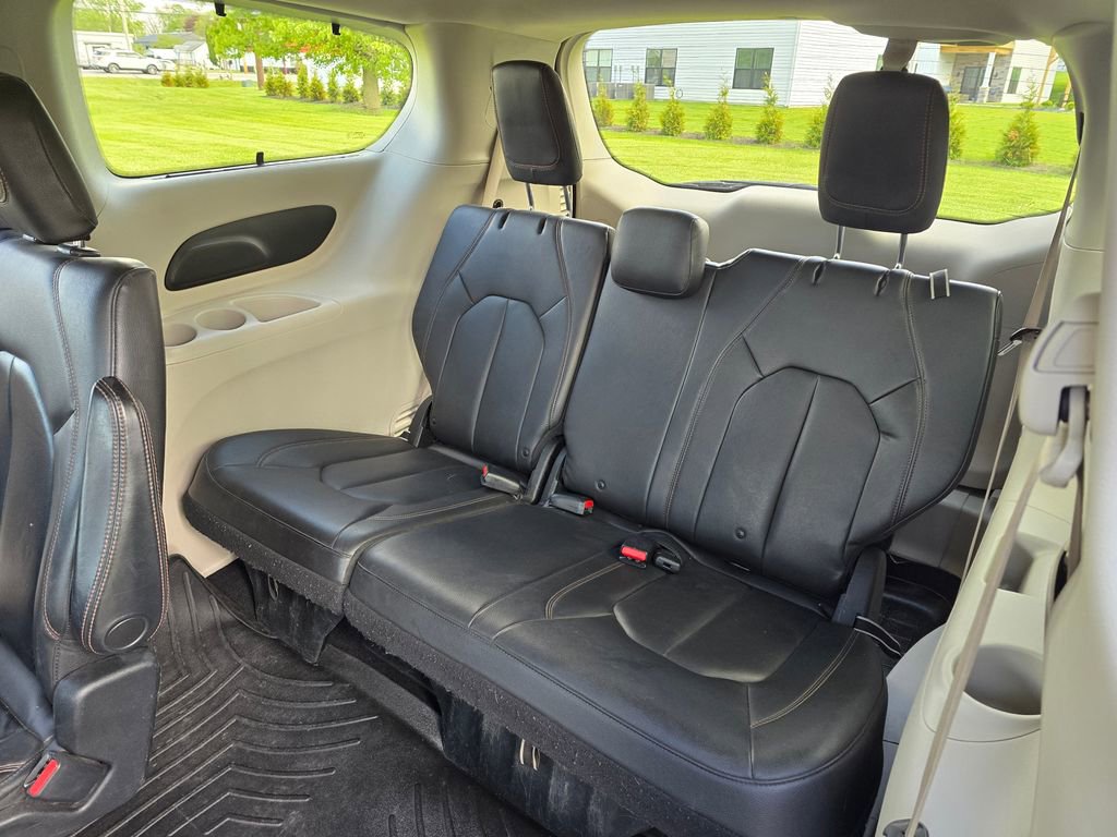 Used 2017 Chrysler Pacifica Touring-L FWD image 10