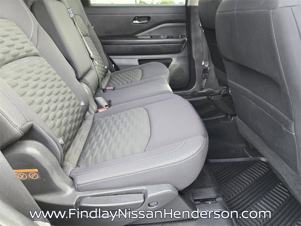 Used 2022 Nissan Pathfinder SV image 17