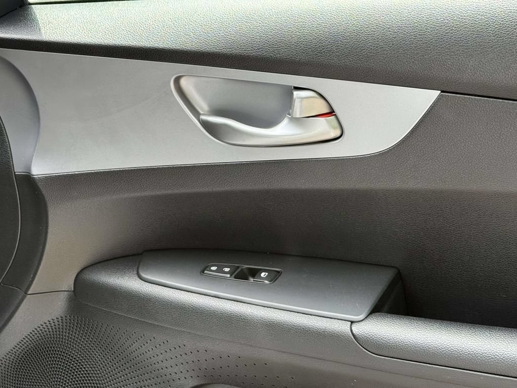 Used 2022 Kia Forte LXS FWD image 8