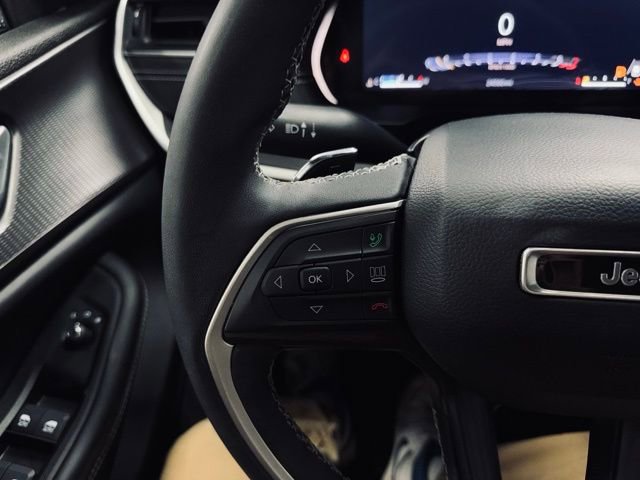 Used 2023 Jeep Grand Cherokee Altitude image 30