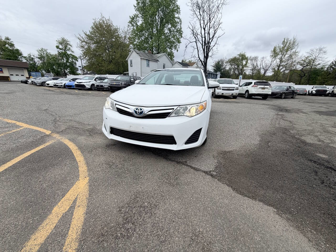 Used 2012 Toyota Camry LE FWD image 2