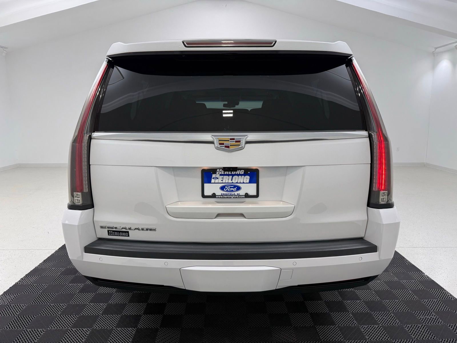 Used 2019 Cadillac Escalade ESV Luxury AWD/4WD image 6