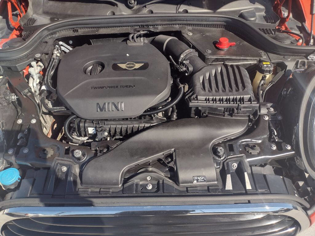 Used 2019 MINI Cooper 4-Door Hardtop w/ Storage Package image 22