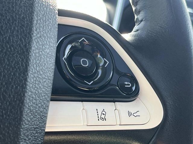 Used 2017 Toyota Prius Four image 31