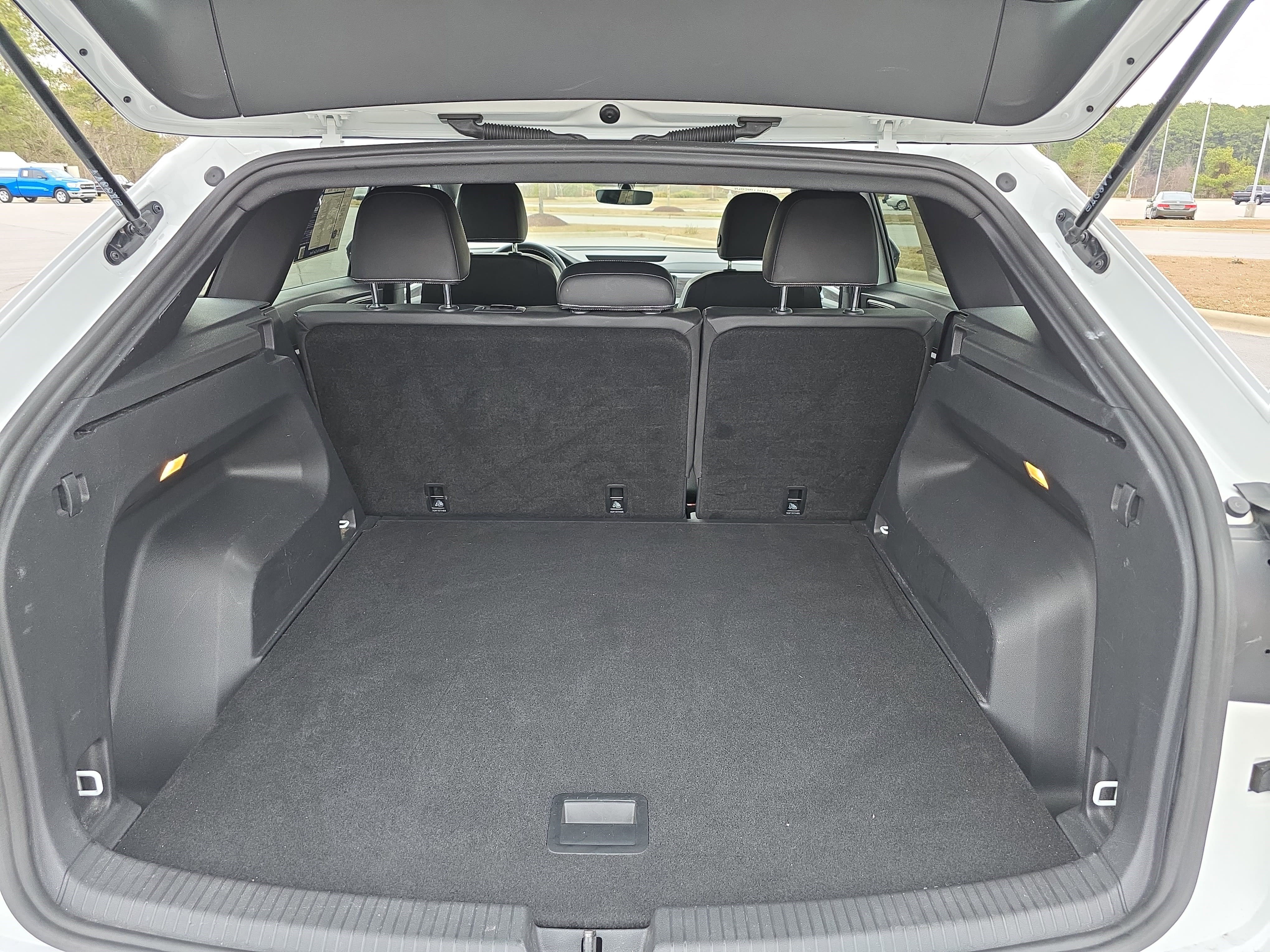 Used 2023 Volkswagen Atlas Cross Sport SE image 12