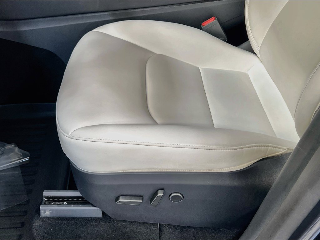 Used 2025 Tesla Model Y Long Range AWD/4WD image 18