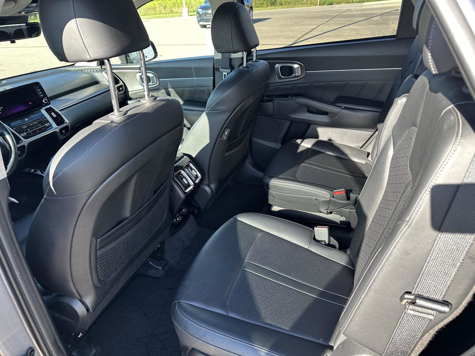 Used 2022 Kia Sorento SX image 16