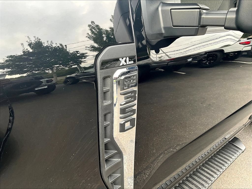 Used 2025 Ford F350 XL w/ FX4 Off-Road Package AWD/4WD image 21