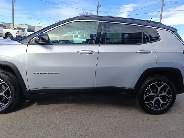 Used 2025 Jeep Compass Limited AWD/4WD image 4
