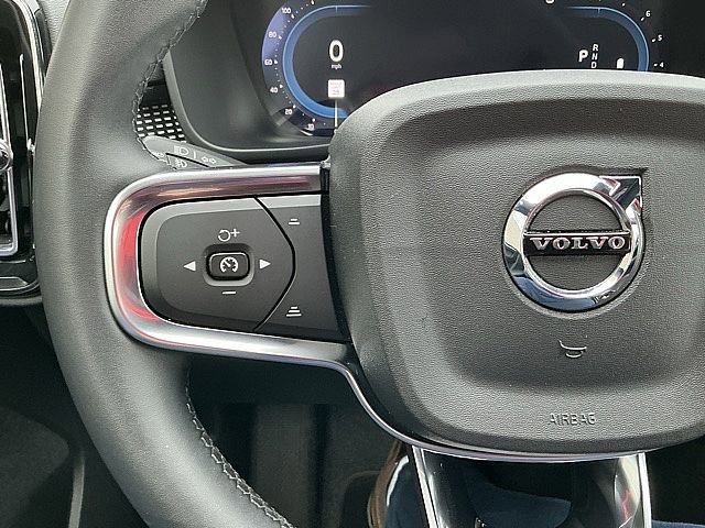 Certified 2025 Volvo XC40 B5 Plus image 29