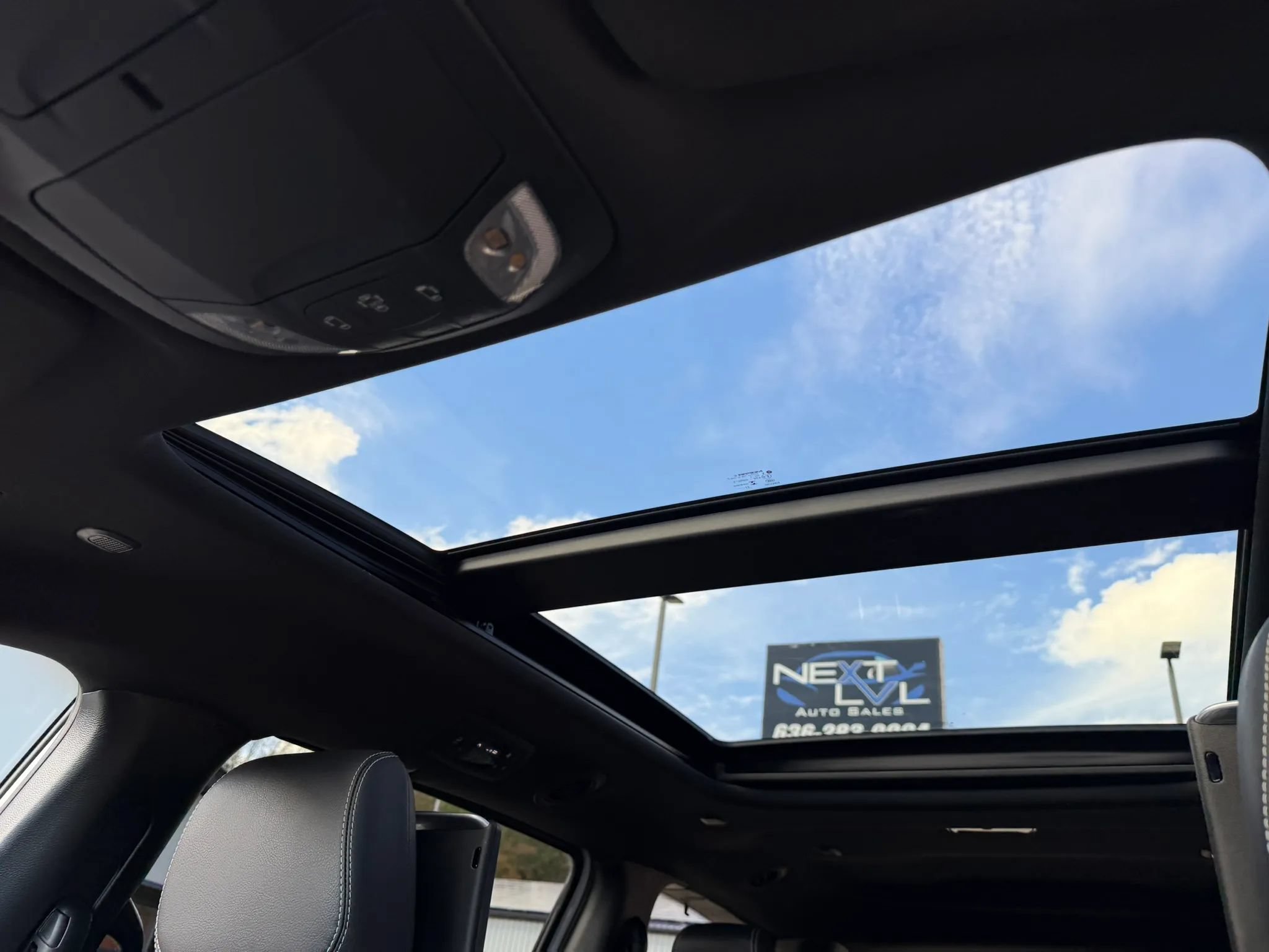 Used 2022 Chrysler Pacifica Touring-L w/ Uconnect Theater Family Group AWD/4WD image 32