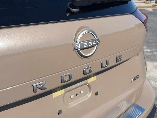 Used 2025 Nissan Rogue SV AWD/4WD image 29