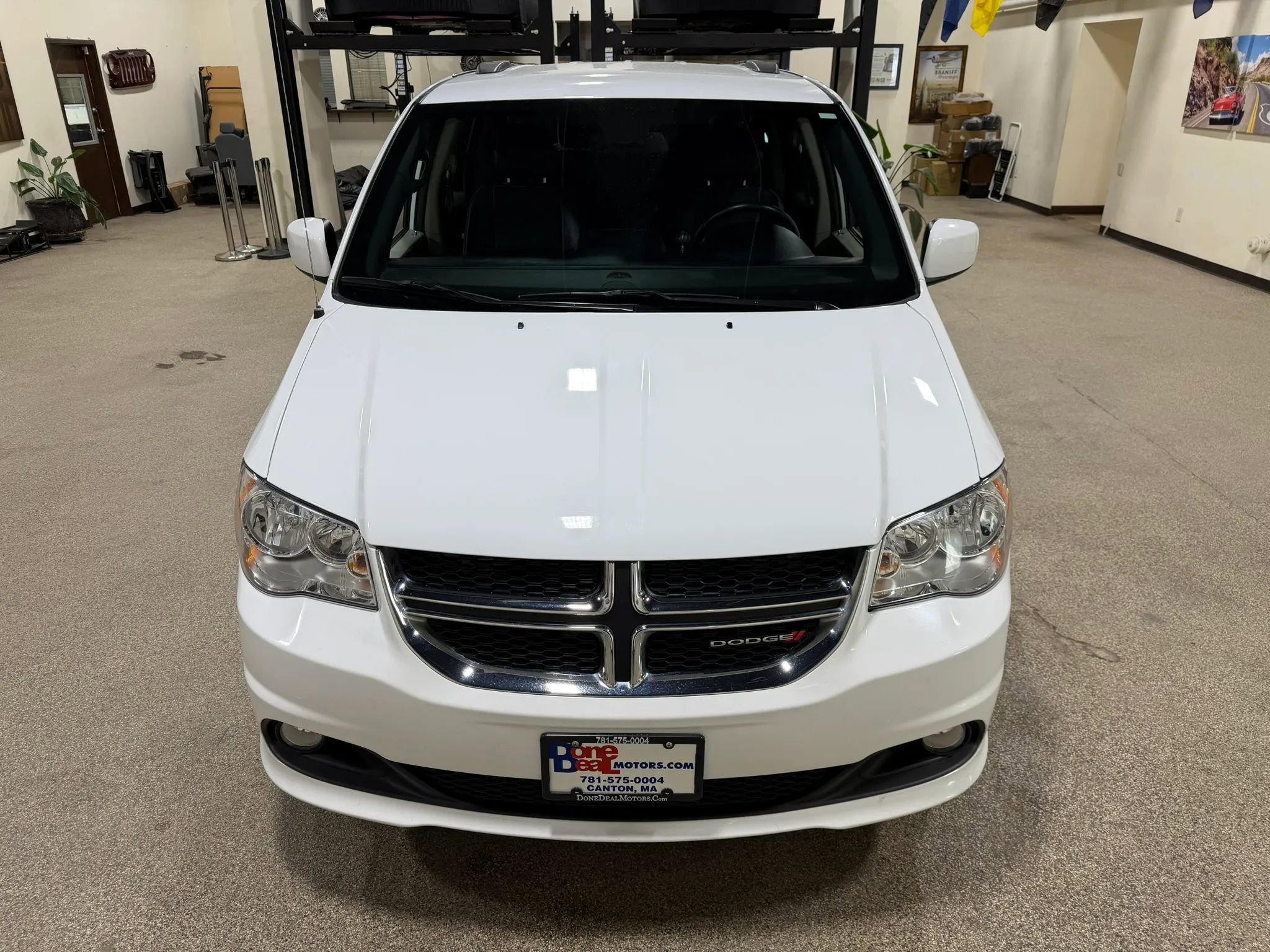 Used 2019 Dodge Grand Caravan SXT FWD image 12