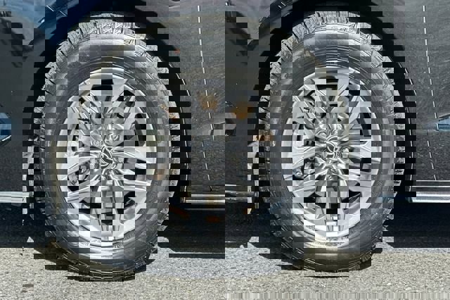 Used 2023 Toyota Sienna XLE image 32