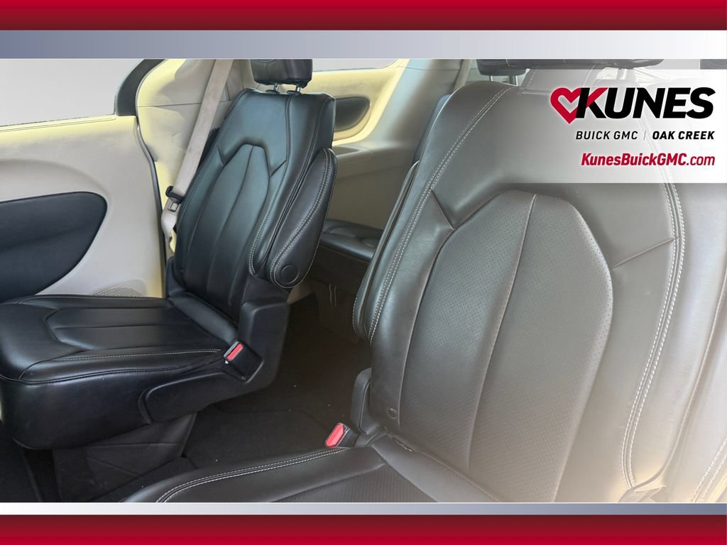 Used 2023 Chrysler Pacifica Touring-L FWD image 35