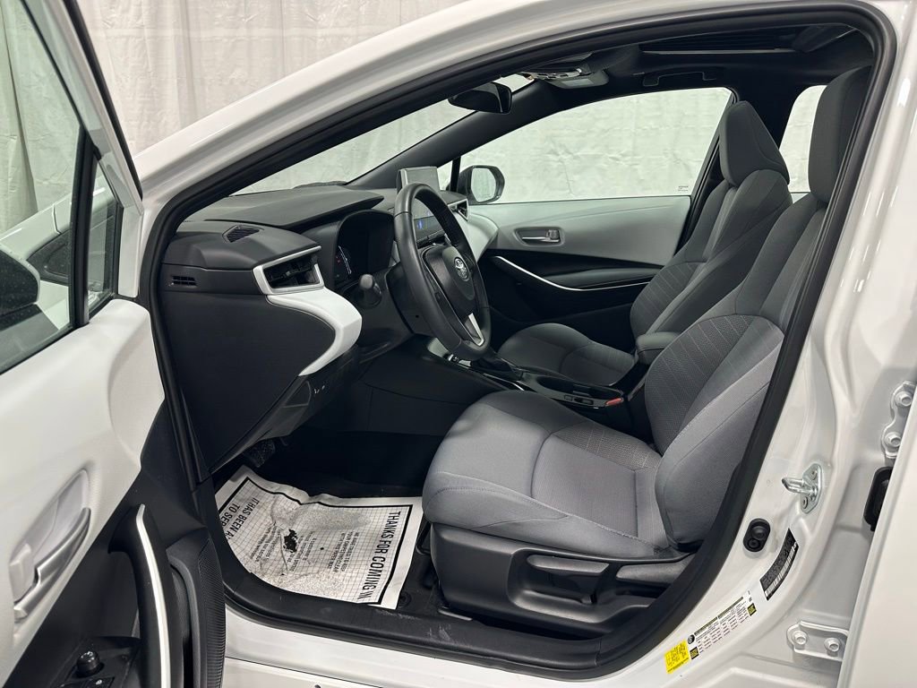 Used 2025 Toyota Corolla SE w/ SE Premium Package image 10