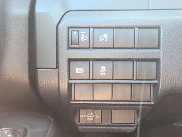 Used 2025 Toyota Tacoma SR image 17