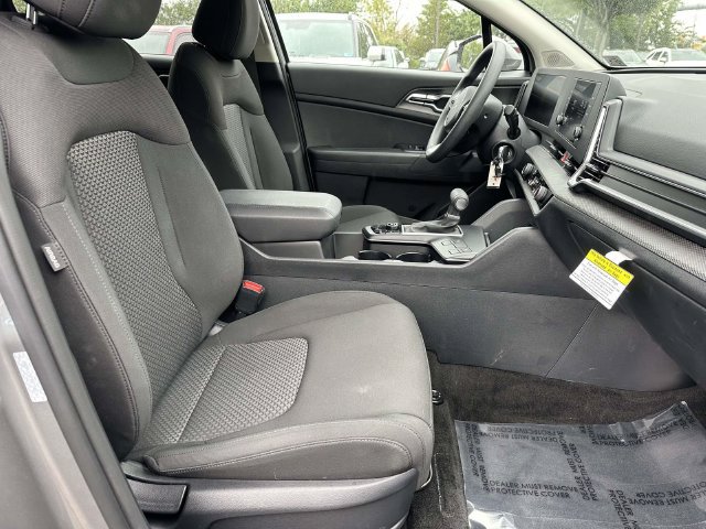 Used 2025 Kia Sportage LX AWD/4WD image 9