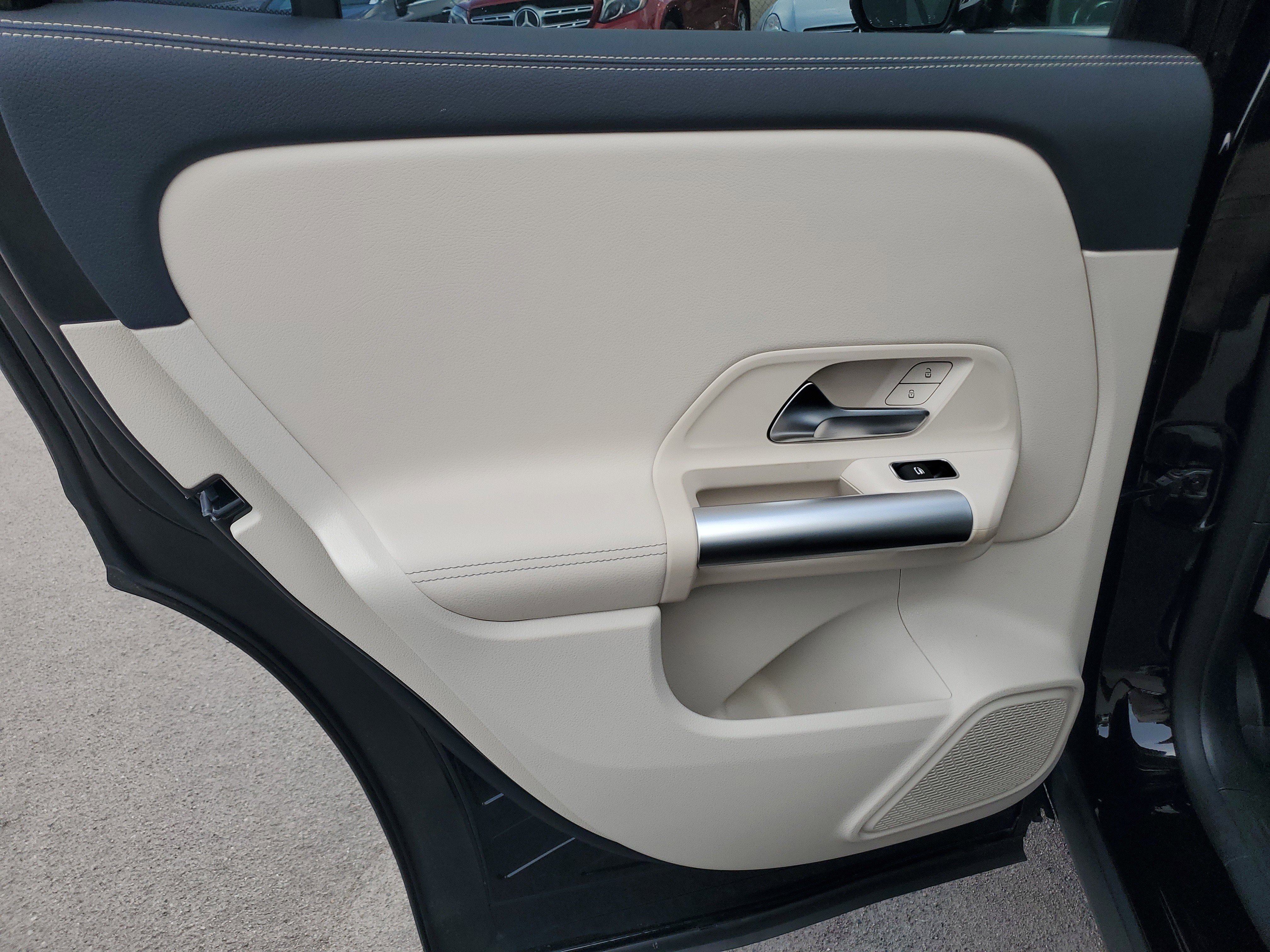 Certified 2025 Mercedes-Benz GLA 250 image 9