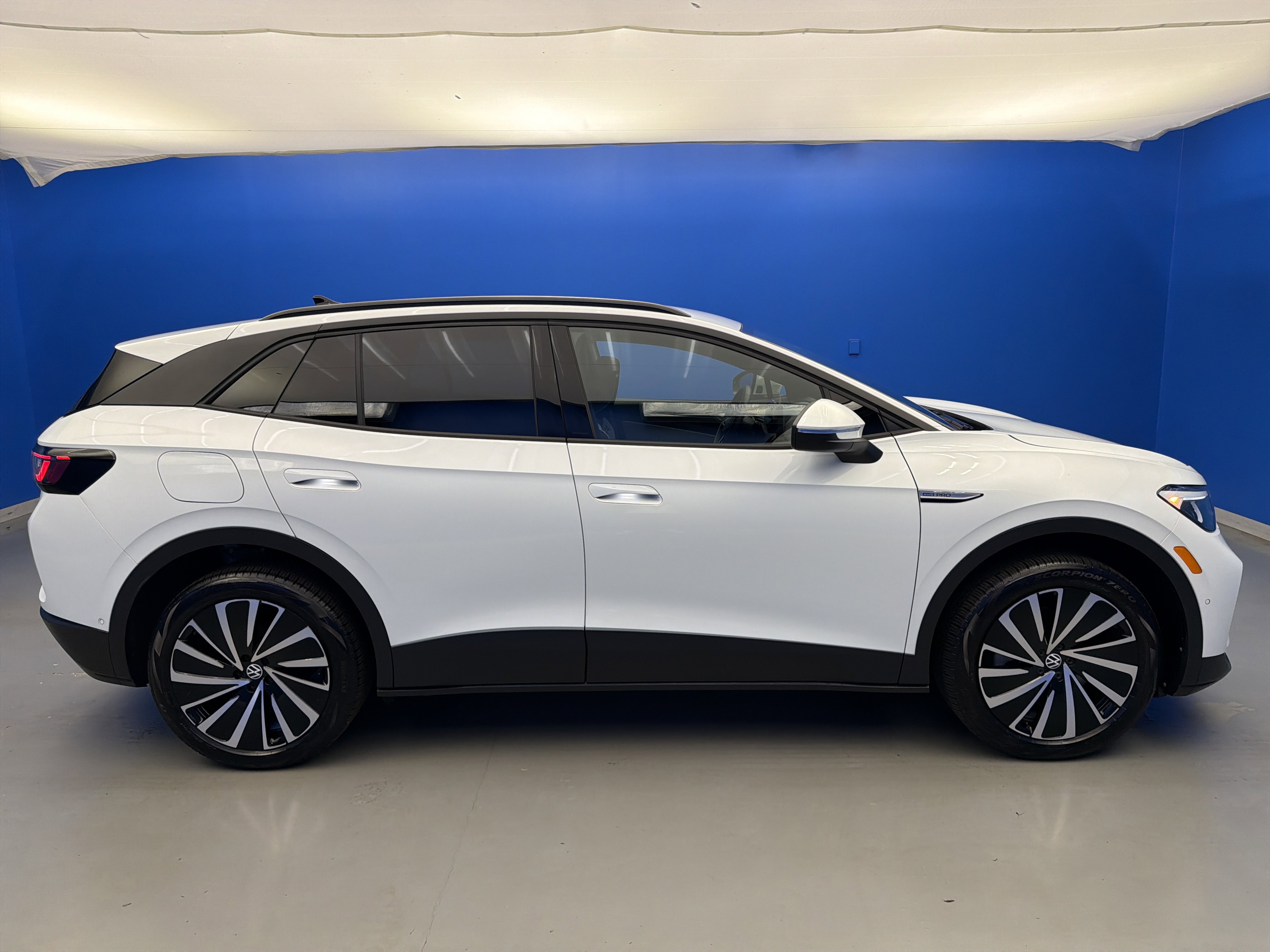 Certified 2025 Volkswagen ID.4 Pro AWD/4WD image 8