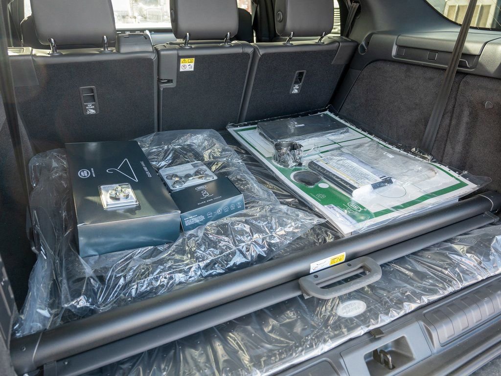 New 2025 Land Rover Discovery S image 24