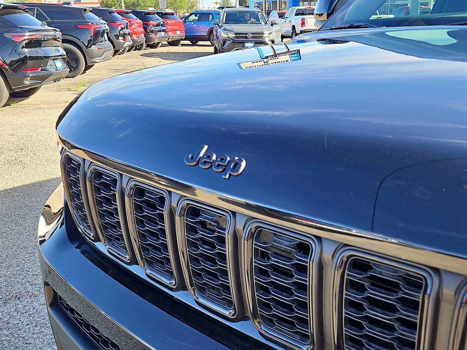 Used 2025 Jeep Grand Cherokee L Laredo image 13