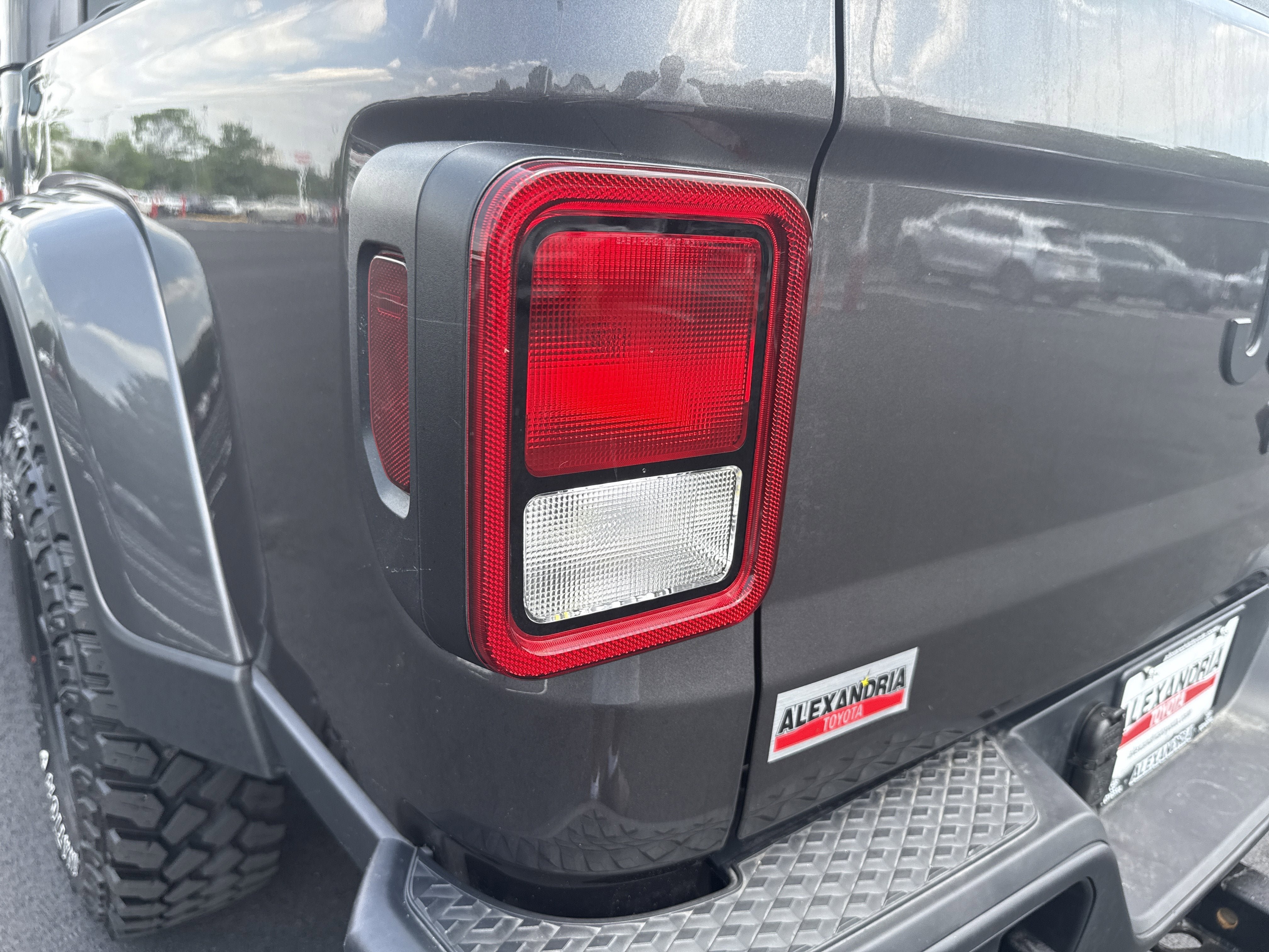 Used 2025 Jeep Gladiator Sport AWD/4WD image 24