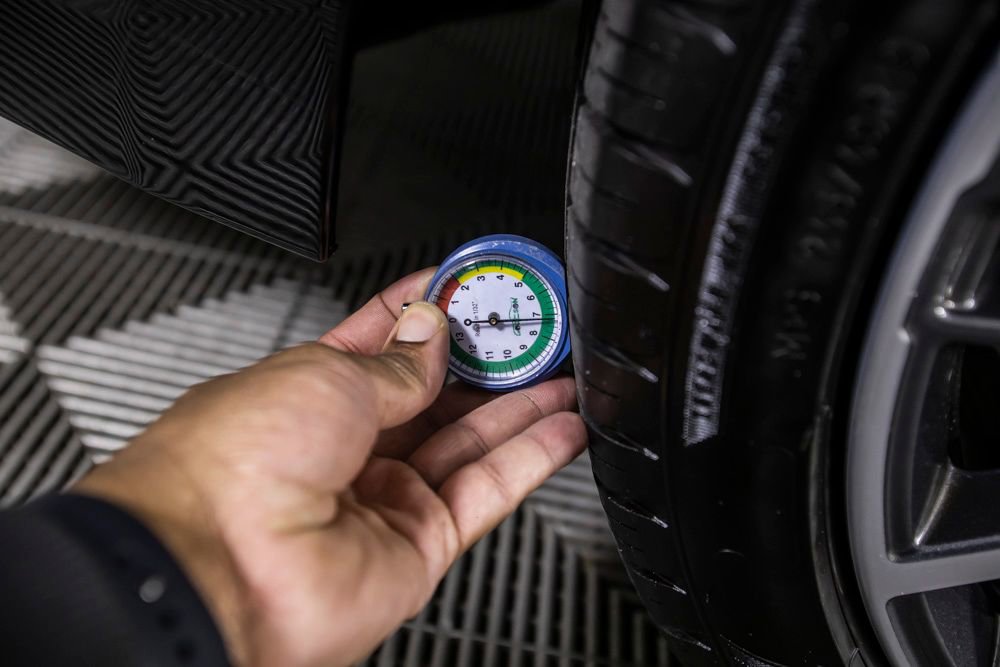 Used 2023 BMW 530e w/ Executive Package image 24