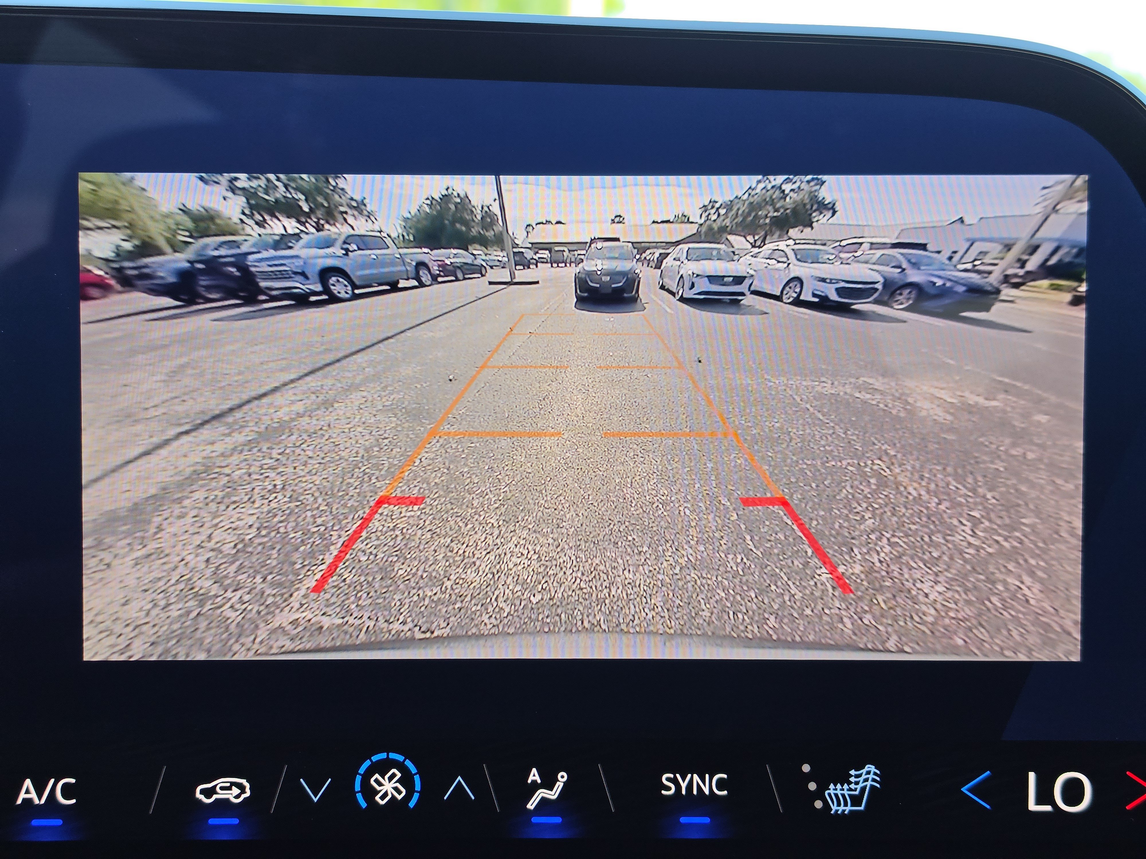 Used 2025 Chevrolet Traverse LT FWD image 29