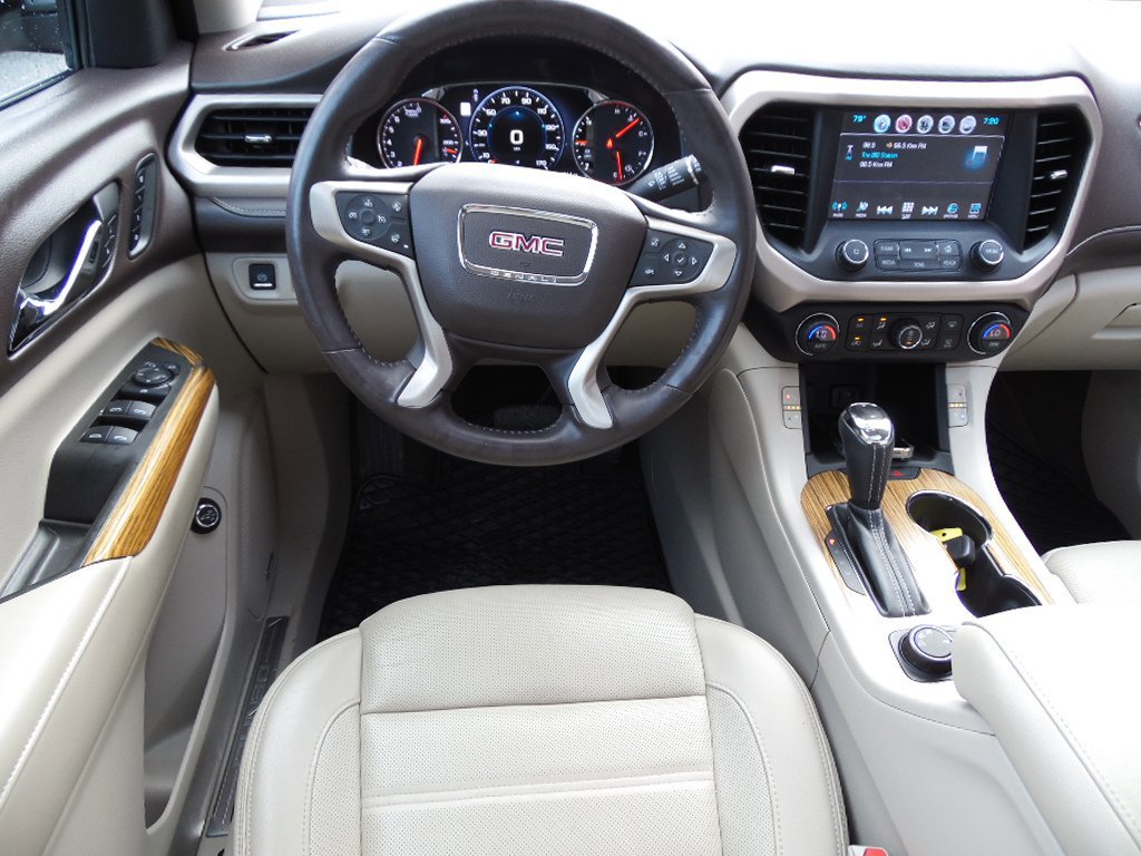 Used 2017 GMC Acadia Denali w/ Technology Package image 9