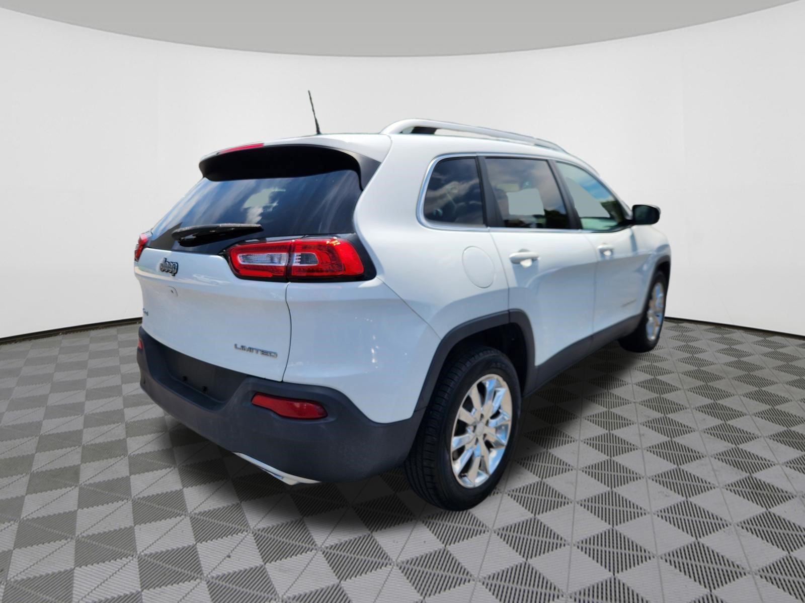 Used 2017 Jeep Cherokee Limited AWD/4WD image 4