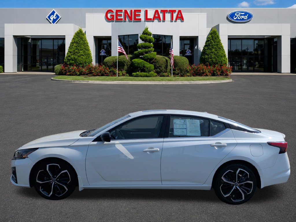 Used 2023 Nissan Altima 2.5 SR w/ SR Premium Package AWD/4WD image 13