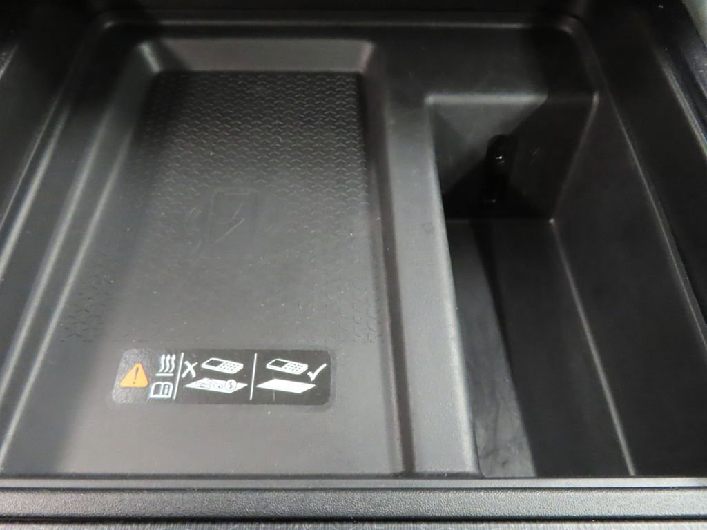 Used 2024 GMC Acadia AT4 w/ Luxury Package image 59