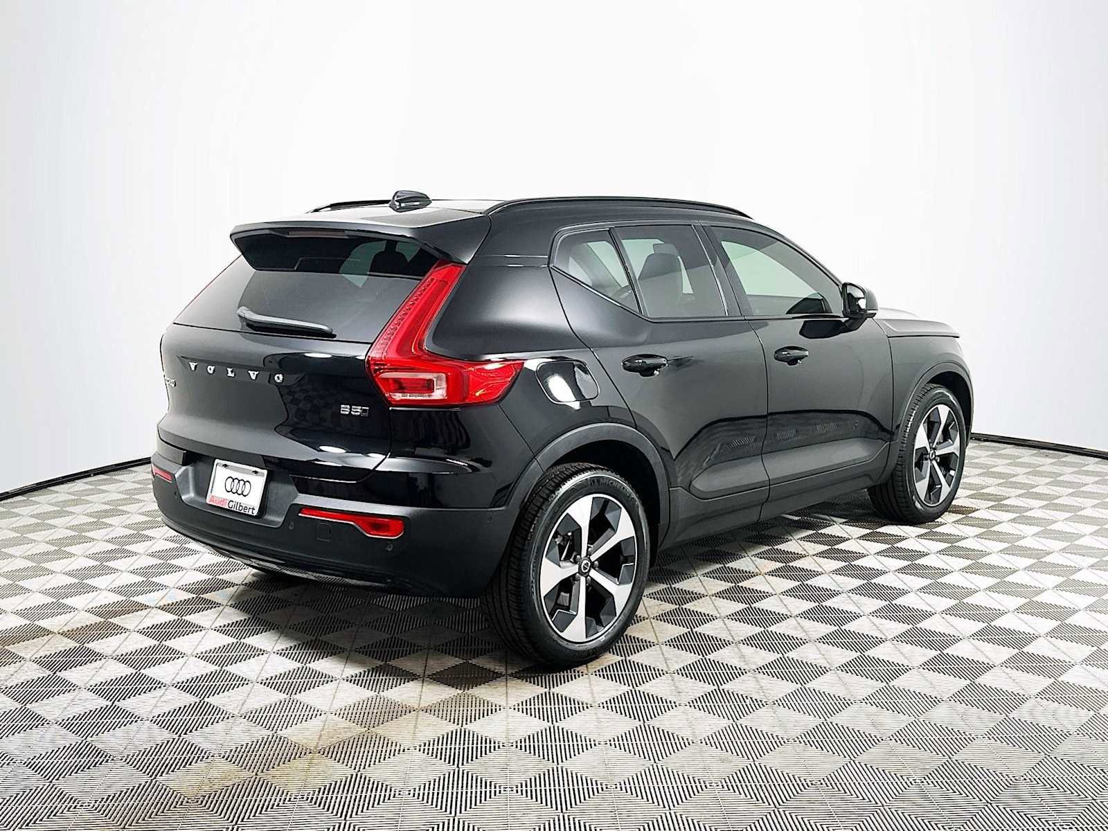 Used 2023 Volvo XC40 B5 Plus w/ Driver Assist Package image 7