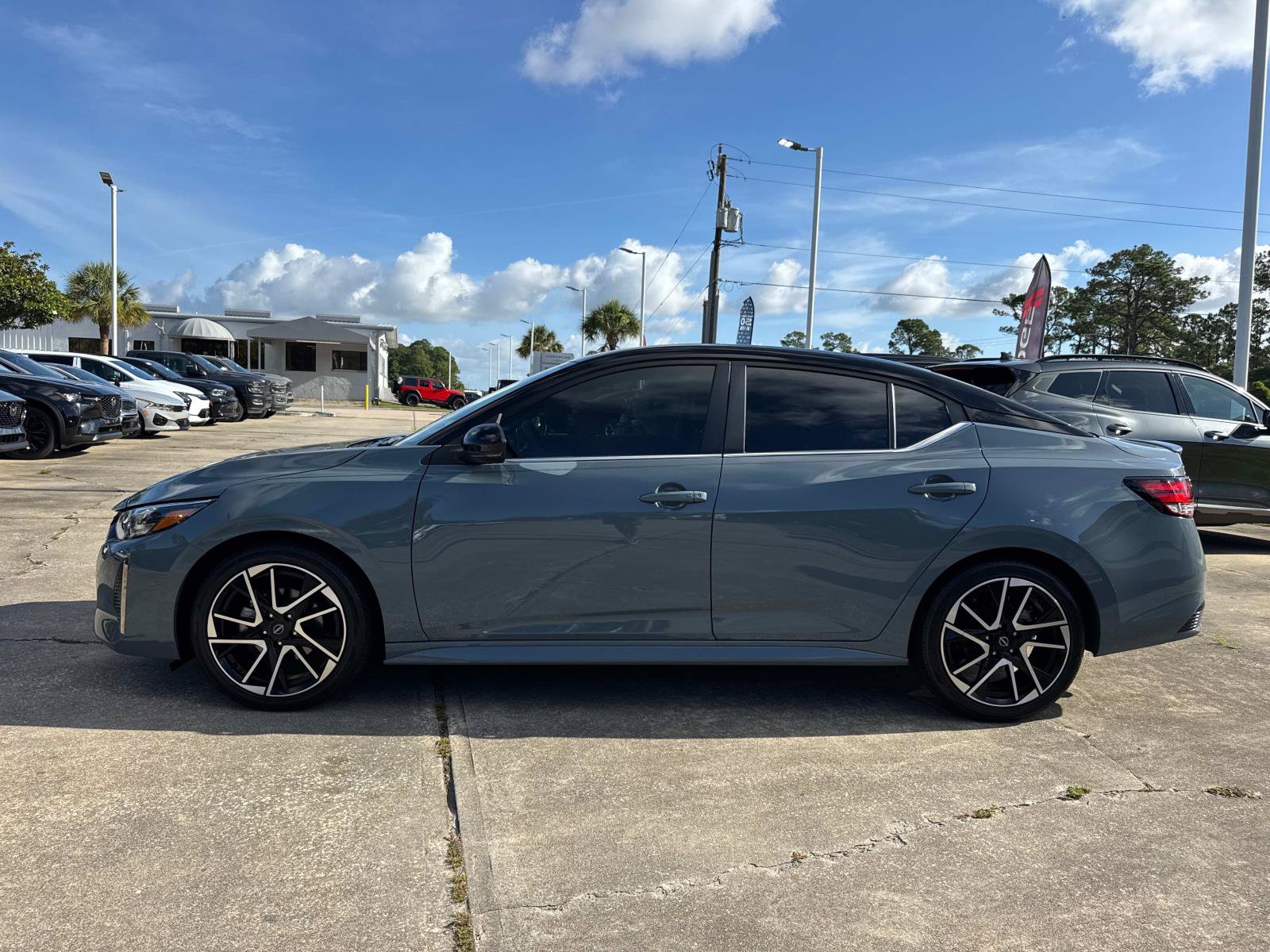 Used 2025 Nissan Sentra SR w/ SR Premium Package FWD image 6