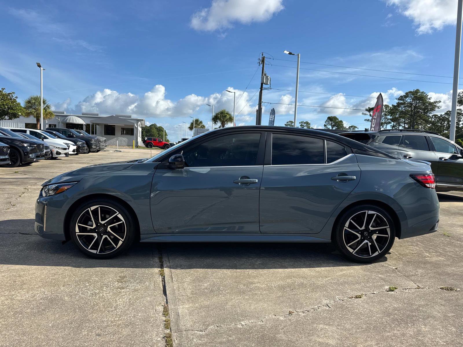 Used 2025 Nissan Sentra SR w/ SR Premium Package FWD image 6