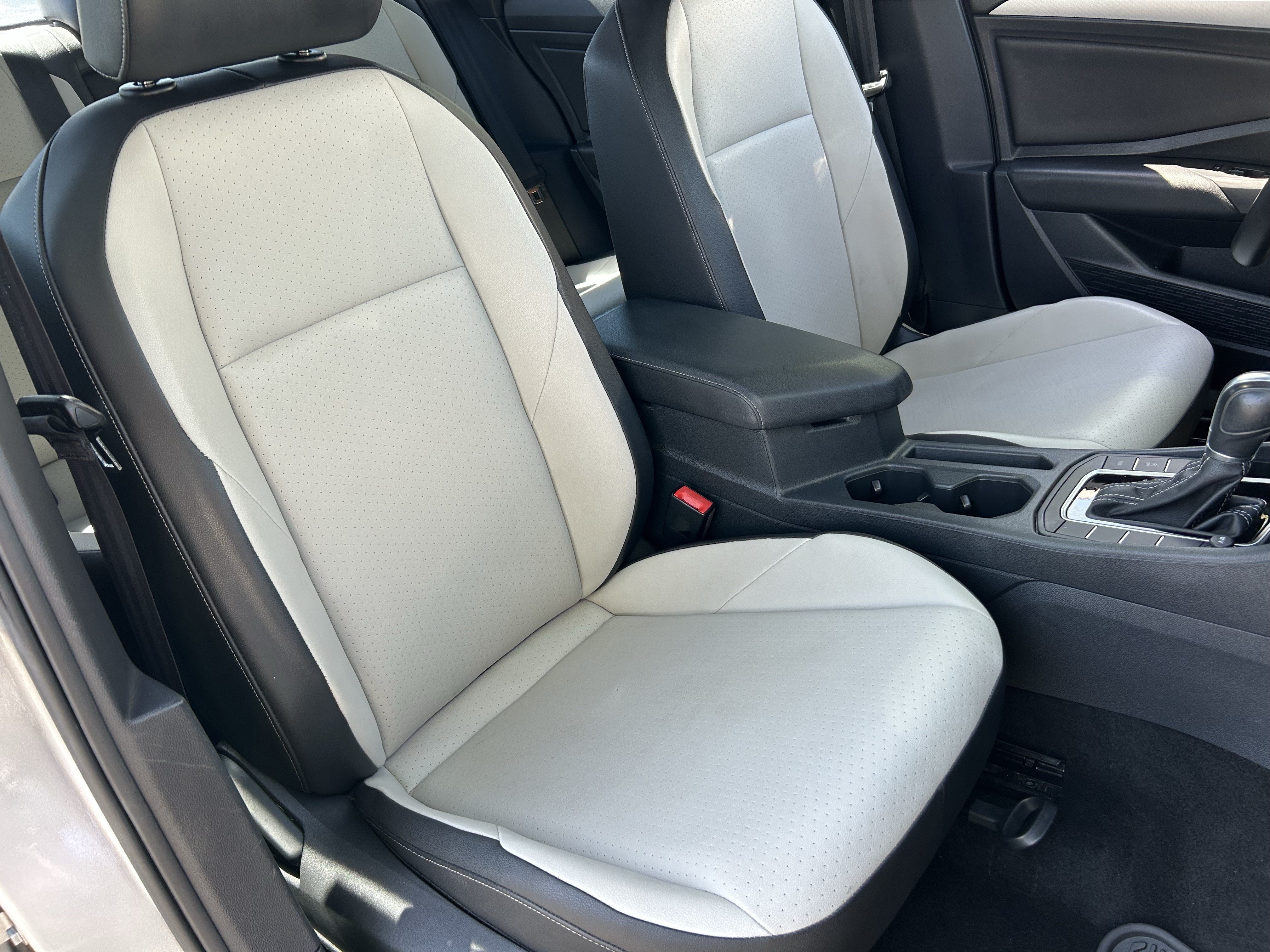 Used 2019 Volkswagen Jetta R-Line w/ R-Line Cold Weather Package FWD image 8