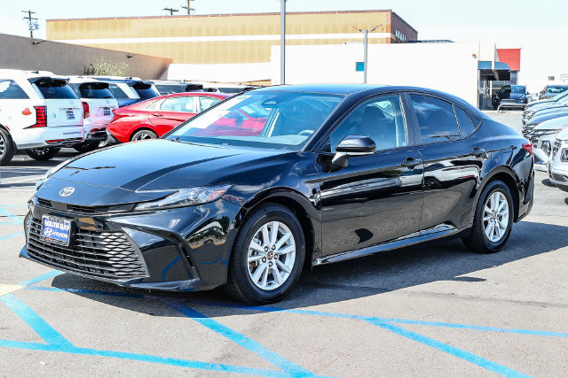 Used 2025 Toyota Camry LE FWD image 3