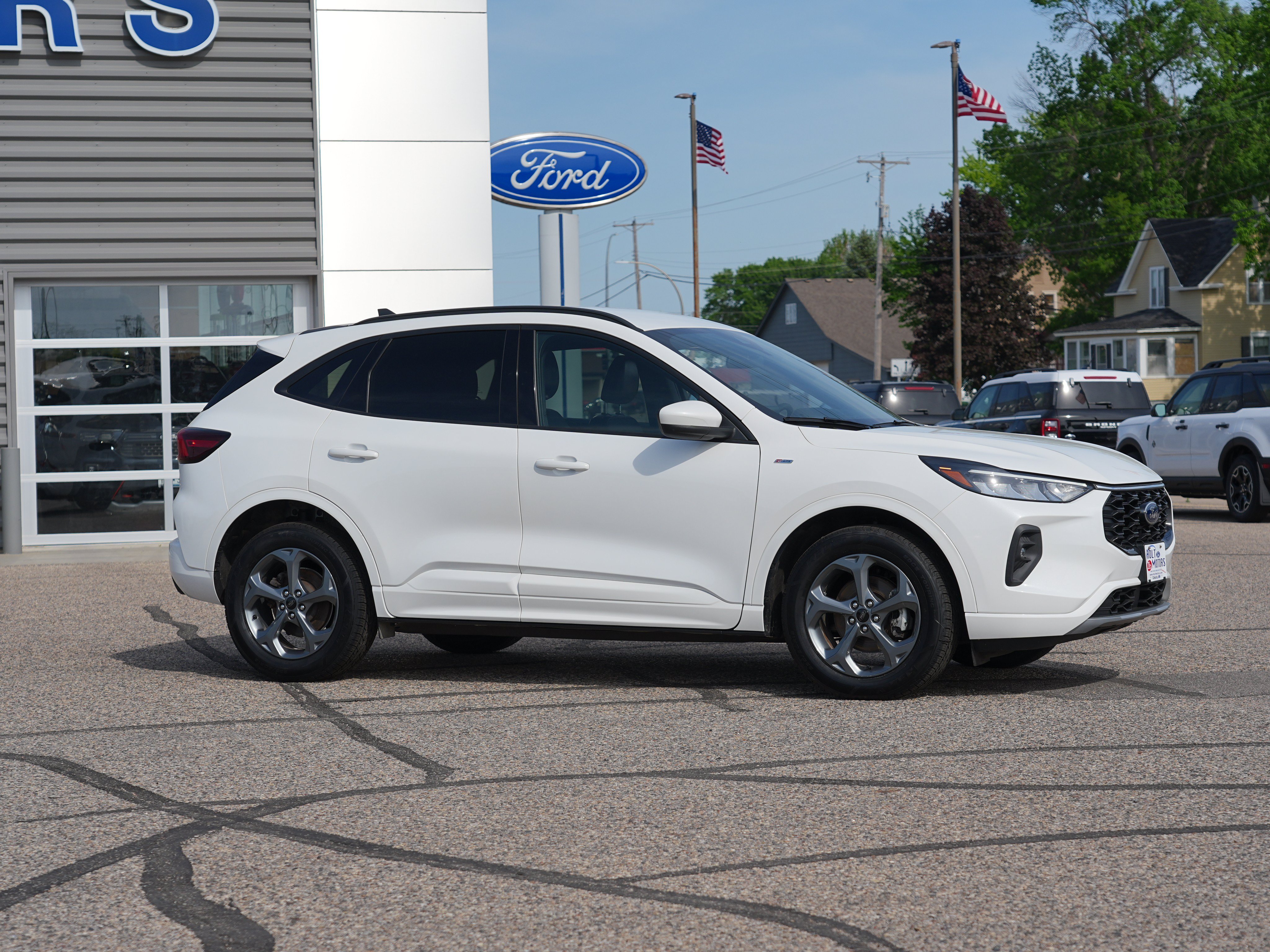 Used 2023 Ford Escape ST-Line Select AWD/4WD image 2