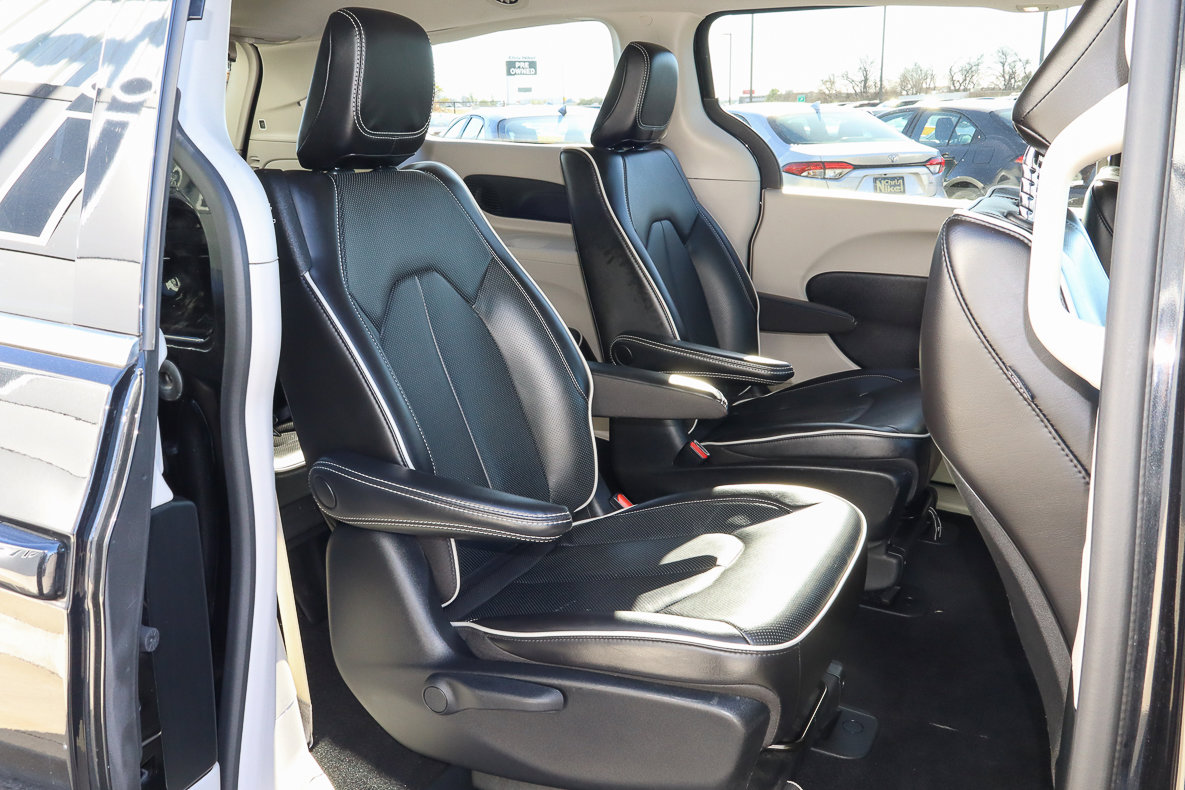 Used 2023 Chrysler Pacifica Limited image 28