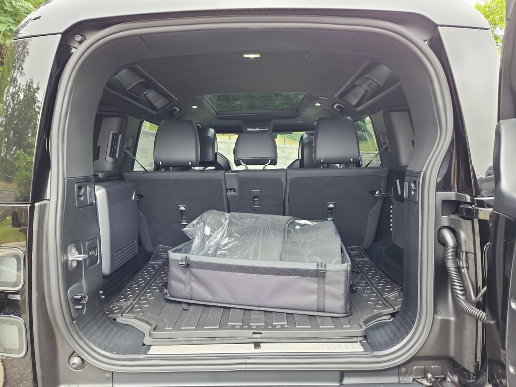 New 2026 Land Rover Defender 110 OCTA AWD/4WD image 13