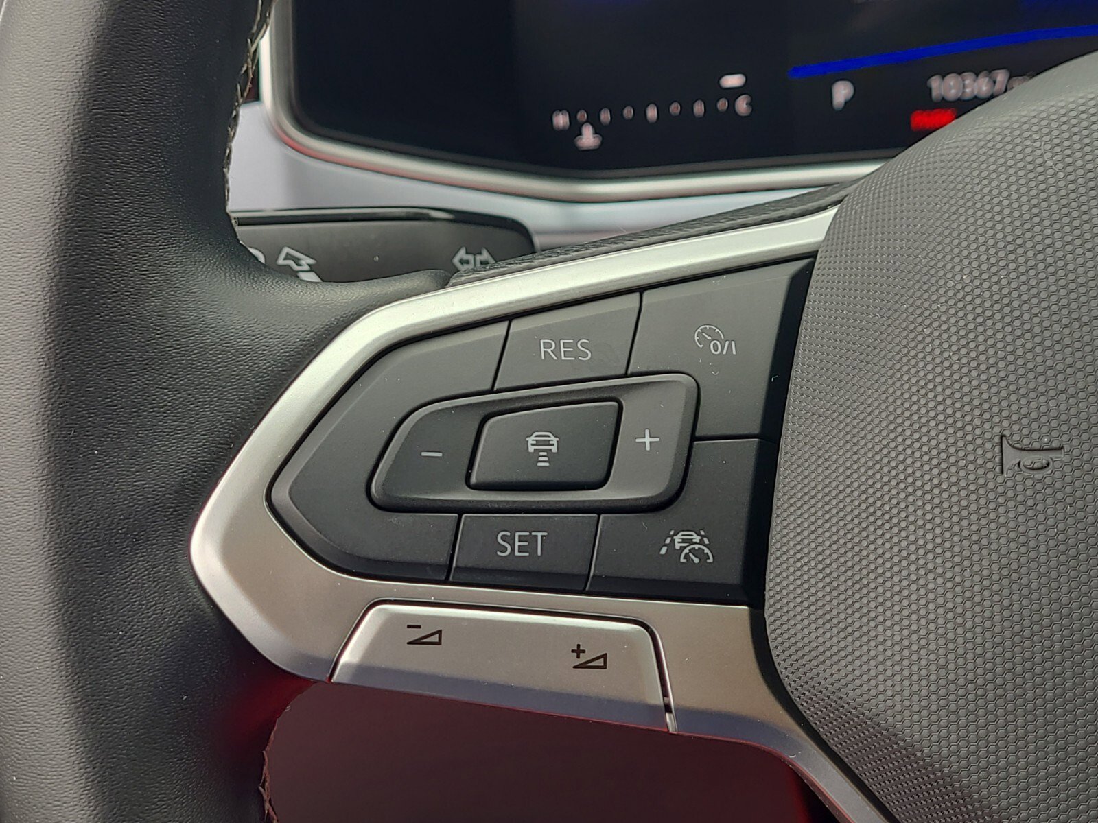 Certified 2025 Volkswagen Taos SE image 24