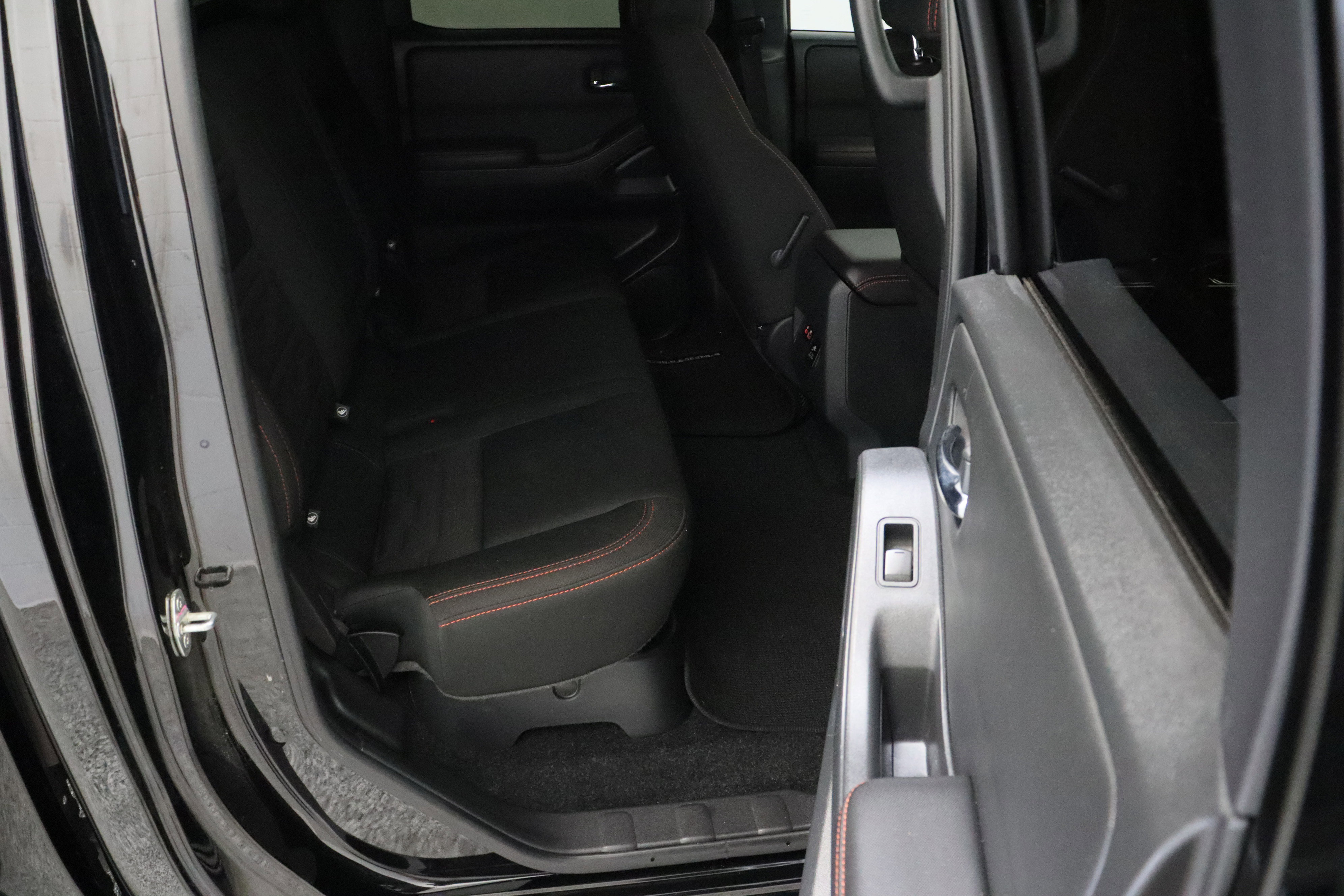 Used 2023 Nissan Frontier Pro-X w/ Pro Convenience Package RWD image 36