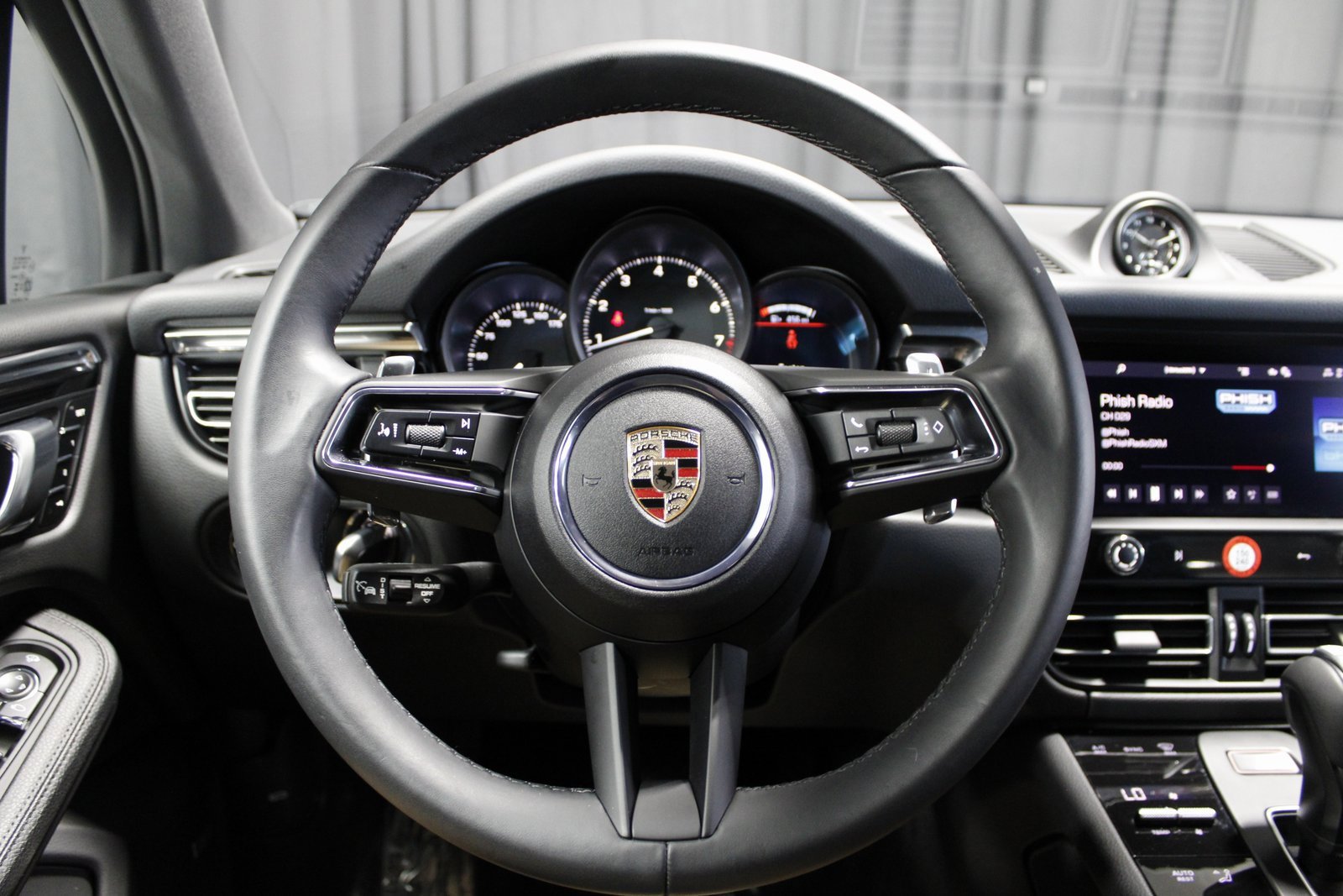 Certified 2025 Porsche Macan image 27