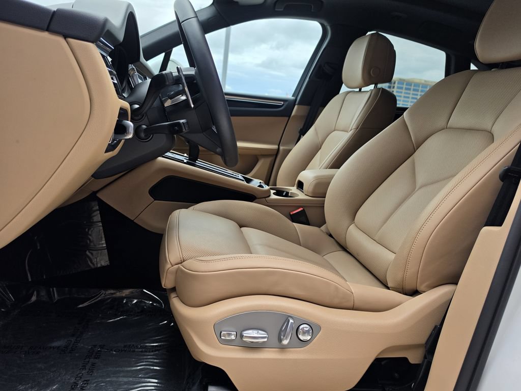 Certified 2026 Porsche Macan AWD/4WD image 14