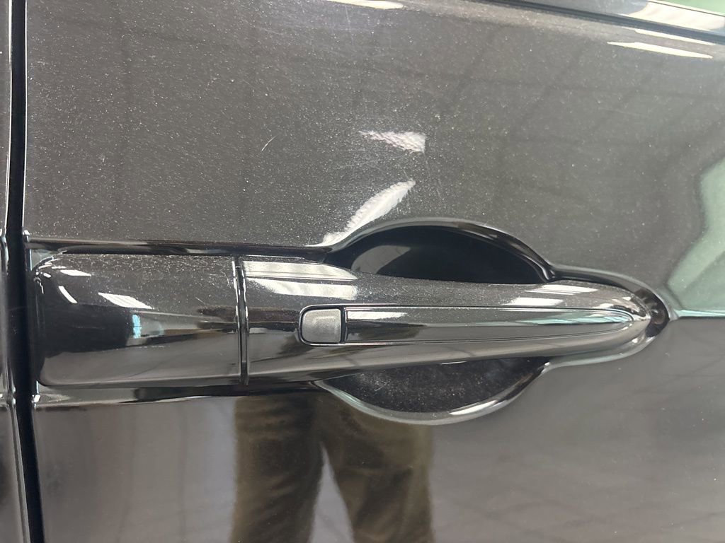 Used 2025 Chrysler Pacifica Limited image 11