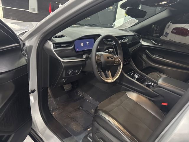 Used 2024 Jeep Grand Cherokee Altitude AWD/4WD image 12