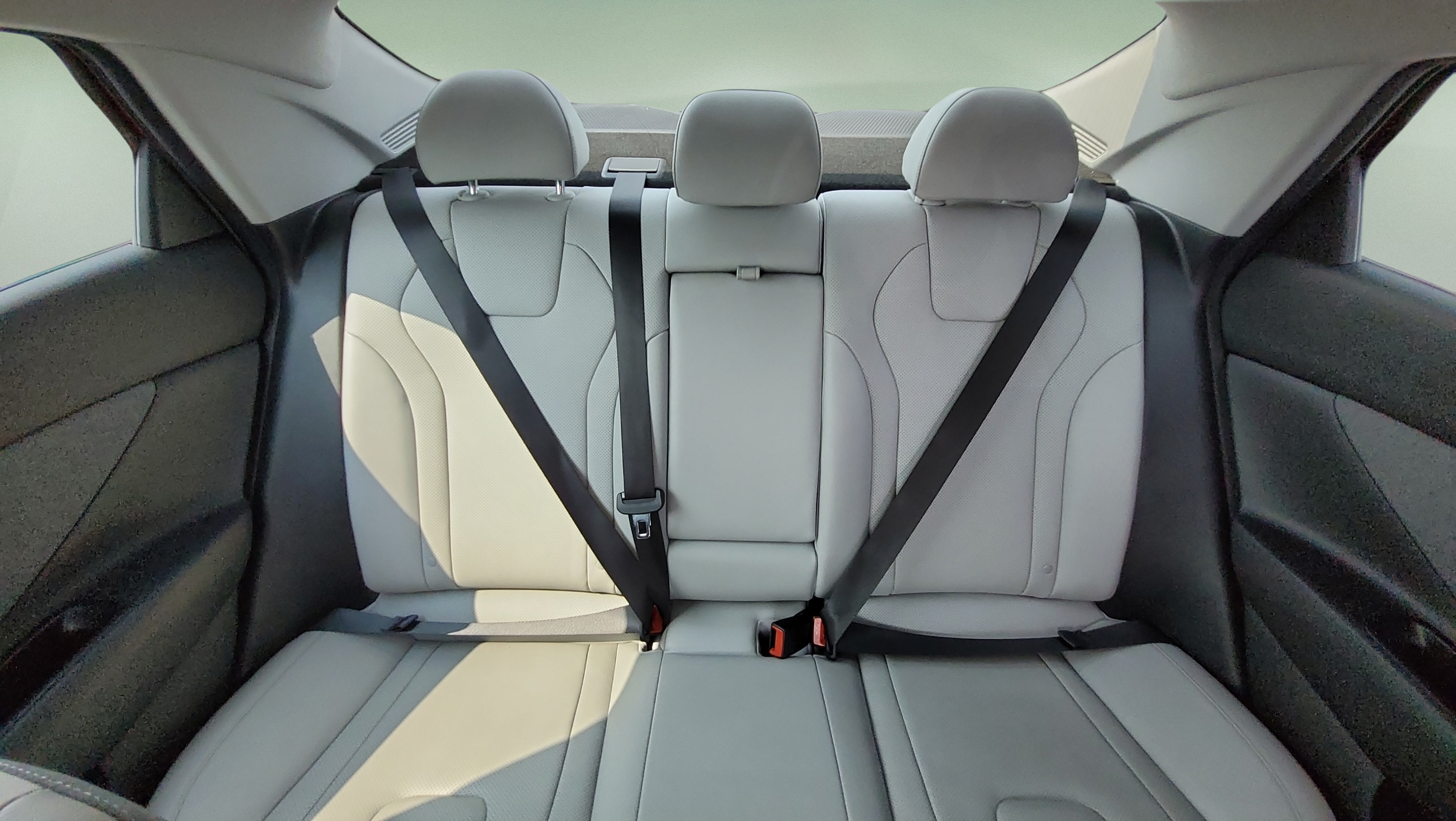 Used 2023 Hyundai Elantra Limited FWD image 18