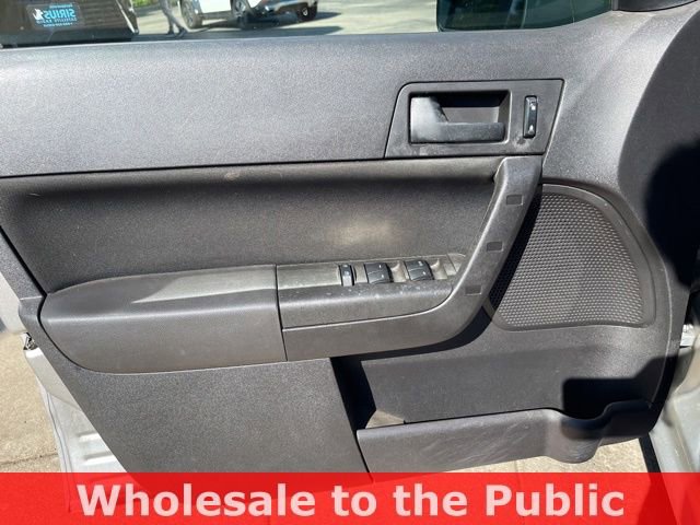 Used 2009 Ford Focus SE FWD image 11