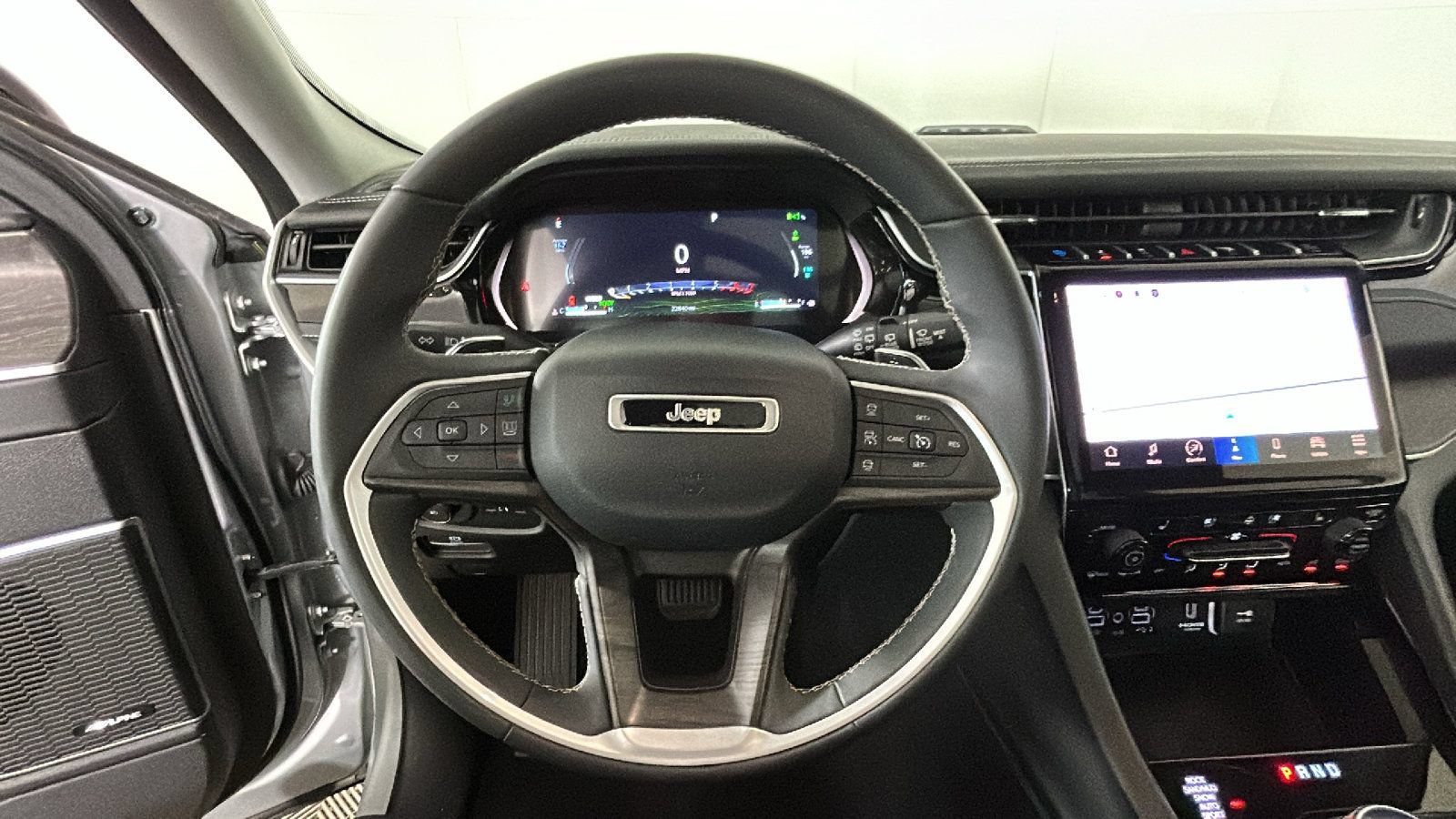 Used 2023 Jeep Grand Cherokee 4WD 4xe w/ Luxury Tech Group II image 18